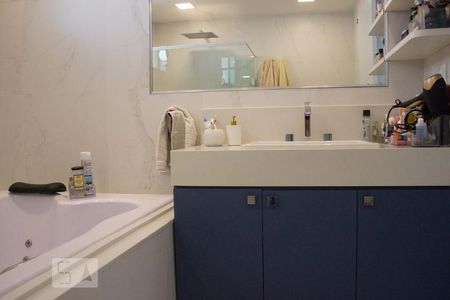 Apartamento à venda com 300m², 4 quartos e 2 vagasBanheiro da Suite 3