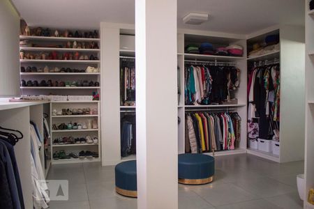 Apartamento à venda com 300m², 4 quartos e 2 vagasCloset da Suite 3