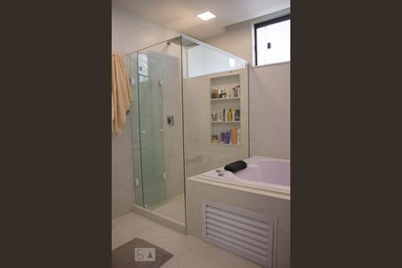 Apartamento à venda com 300m², 4 quartos e 2 vagasBanheiro da Suite 3