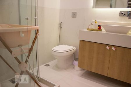 Apartamento à venda com 300m², 4 quartos e 2 vagasBanheiro da Suite 1