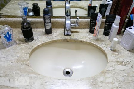 Casa à venda com 270m², 2 quartos e 8 vagasBanheiro