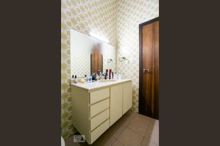 Casa à venda com 270m², 2 quartos e 8 vagasBanheiro