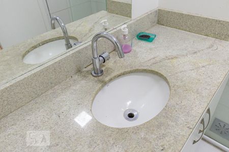 Apartamento à venda com 74m², 2 quartos e 1 vagaBanheiro Social