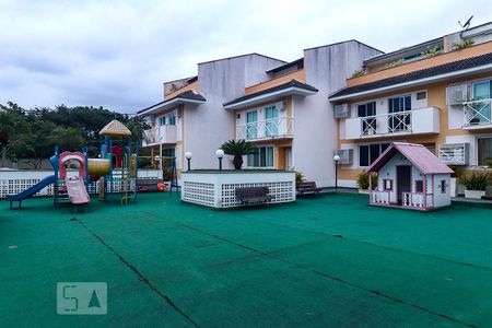 Casa à venda com 236m², 5 quartos e 3 vagas Casa à venda com 236m², 5 quartos e 3 vagasÁrea Comum - Playground