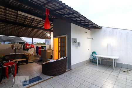 Casa à venda com 236m², 5 quartos e 3 vagas Casa à venda com 236m², 5 quartos e 3 vagasTerraço