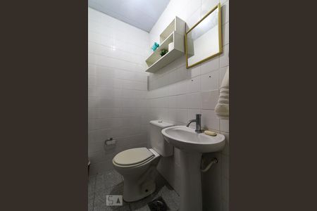 Casa à venda com 236m², 5 quartos e 3 vagas Casa à venda com 236m², 5 quartos e 3 vagasBanheiro Terraço