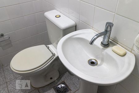 Casa à venda com 236m², 5 quartos e 3 vagas Casa à venda com 236m², 5 quartos e 3 vagasBanheiro Terraço