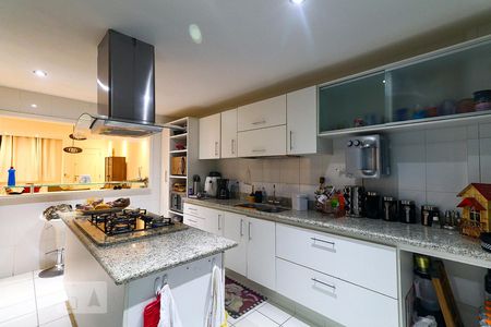 Casa à venda com 236m², 5 quartos e 3 vagas Casa à venda com 236m², 5 quartos e 3 vagasCozinha