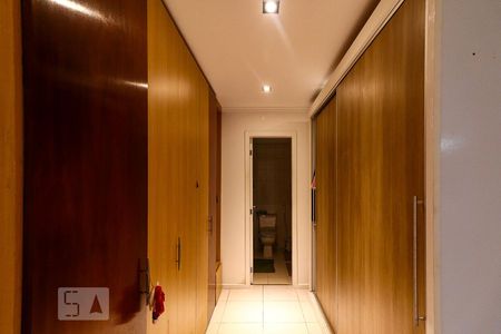 Casa à venda com 236m², 5 quartos e 3 vagas Casa à venda com 236m², 5 quartos e 3 vagasCloset