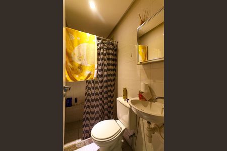 Casa à venda com 236m², 5 quartos e 3 vagas Casa à venda com 236m², 5 quartos e 3 vagasBanheiro de Serviço