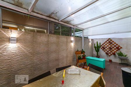 Casa à venda com 236m², 5 quartos e 3 vagas Casa à venda com 236m², 5 quartos e 3 vagasÁrea Externa