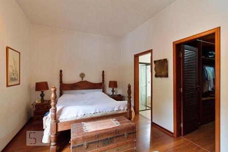 Casa à venda com 430m², 4 quartos e 5 vagasSuíte 2