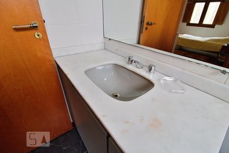 Casa à venda com 430m², 4 quartos e 5 vagasBanheiro da Suíte 3