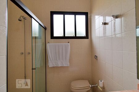 Casa à venda com 430m², 4 quartos e 5 vagasBanheiro da Suíte 4