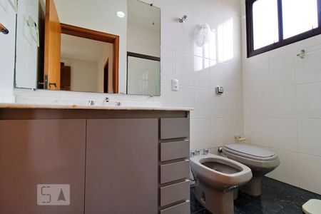 Casa à venda com 430m², 4 quartos e 5 vagasBanheiro da Suíte 3