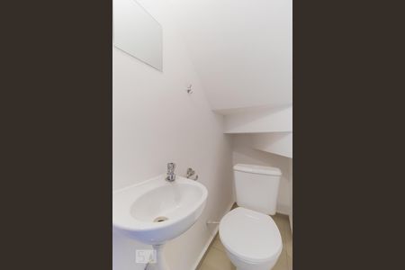 Lavabo de casa de condomínio para alugar com 2 quartos, 75m² em Vila Buenos Aires, São Paulo