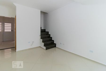 Sala de casa de condomínio para alugar com 2 quartos, 75m² em Vila Buenos Aires, São Paulo