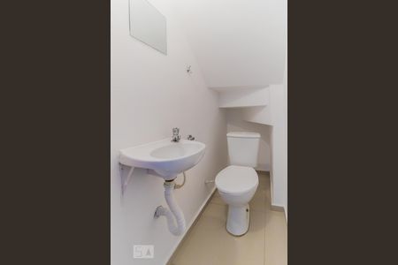 Lavabo de casa de condomínio para alugar com 2 quartos, 75m² em Vila Buenos Aires, São Paulo
