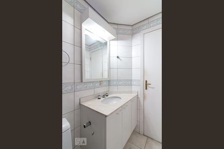 Apartamento à venda com 165m², 4 quartos e 3 vagasBanheiro quarto 2 suíte