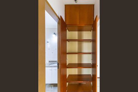 Apartamento à venda com 57m², 1 quarto e 1 vagaHall do quarto - Armários