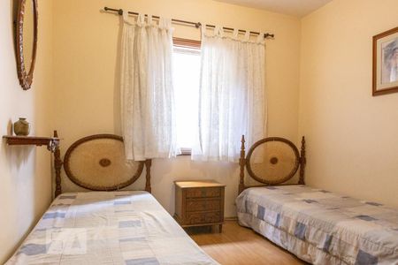 Casa à venda com 300m², 3 quartos e 2 vagas Casa à venda com 300m², 3 quartos e 2 vagasQuarto 2