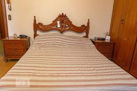 Casa à venda com 300m², 3 quartos e 2 vagas Casa à venda com 300m², 3 quartos e 2 vagasSuíte