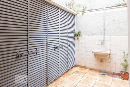 Casa à venda com 300m², 3 quartos e 2 vagas Casa à venda com 300m², 3 quartos e 2 vagasLavanderia 1