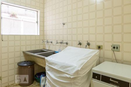 Casa à venda com 300m², 3 quartos e 2 vagas Casa à venda com 300m², 3 quartos e 2 vagasLavanderia 2