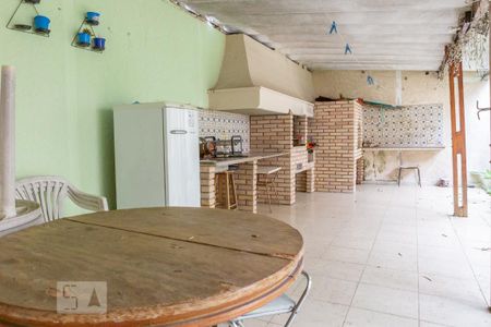 Casa à venda com 300m², 3 quartos e 2 vagas Casa à venda com 300m², 3 quartos e 2 vagasÁrea Externa - Churrasqueira e Forno de Pizza