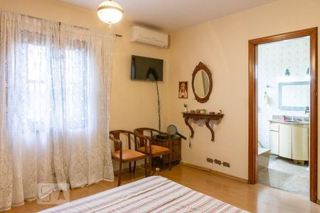 Casa à venda com 300m², 3 quartos e 2 vagas Casa à venda com 300m², 3 quartos e 2 vagasSuíte