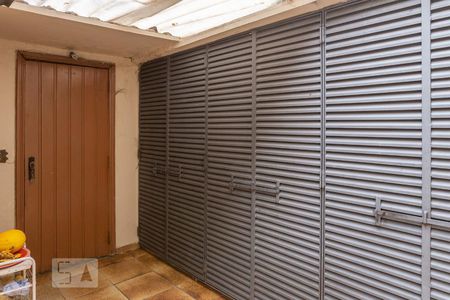 Casa à venda com 300m², 3 quartos e 2 vagas Casa à venda com 300m², 3 quartos e 2 vagasLavanderia 1