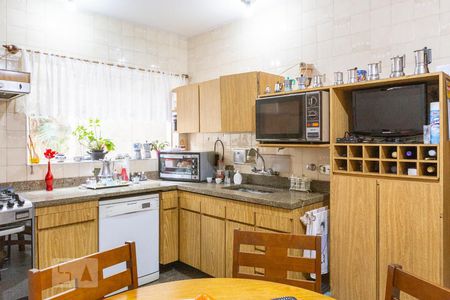 Casa à venda com 300m², 3 quartos e 2 vagas Casa à venda com 300m², 3 quartos e 2 vagasCozinha