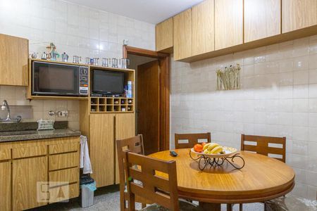 Casa à venda com 300m², 3 quartos e 2 vagas Casa à venda com 300m², 3 quartos e 2 vagasCozinha