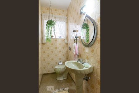 Casa à venda com 300m², 3 quartos e 2 vagas Casa à venda com 300m², 3 quartos e 2 vagasLavabo 1