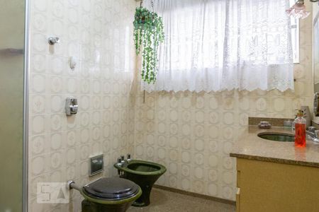 Casa à venda com 300m², 3 quartos e 2 vagas Casa à venda com 300m², 3 quartos e 2 vagasBanheiro Social