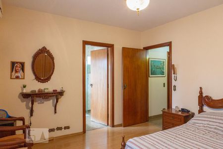 Casa à venda com 300m², 3 quartos e 2 vagas Casa à venda com 300m², 3 quartos e 2 vagasSuíte