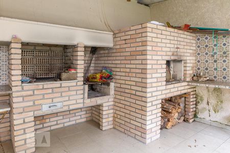 Casa à venda com 300m², 3 quartos e 2 vagas Casa à venda com 300m², 3 quartos e 2 vagasÁrea Externa - Churrasqueira e Forno de Pizza