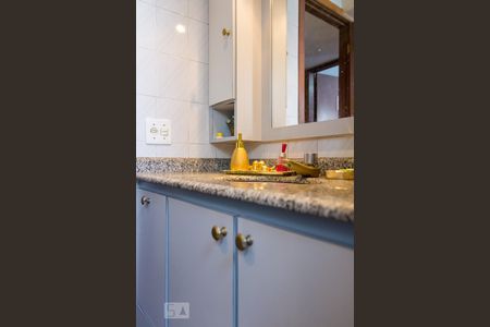 Banheiro Social de apartamento à venda com 3 quartos, 68m² em Rudge Ramos, São Bernardo do Campo