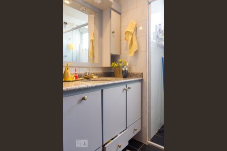 Banheiro Social de apartamento à venda com 3 quartos, 68m² em Rudge Ramos, São Bernardo do Campo