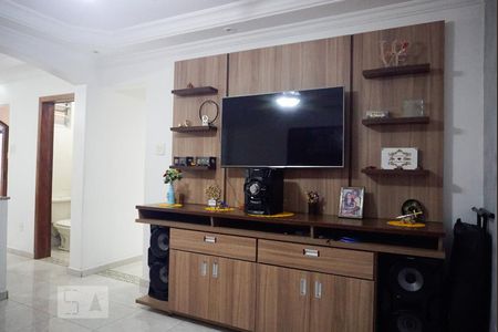Sala de TV de casa à venda com 4 quartos, 200m² em Vila Nova Pauliceia, São Paulo