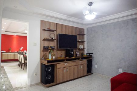 Sala de TV de casa à venda com 4 quartos, 200m² em Vila Nova Pauliceia, São Paulo