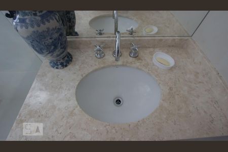 Apartamento à venda com 238m², 3 quartos e 4 vagasBanheiro - Suíte 2