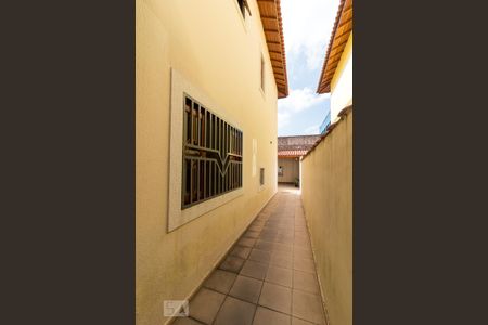 Casa à venda com 154m², 3 quartos e 2 vagasCorredor lateral externo