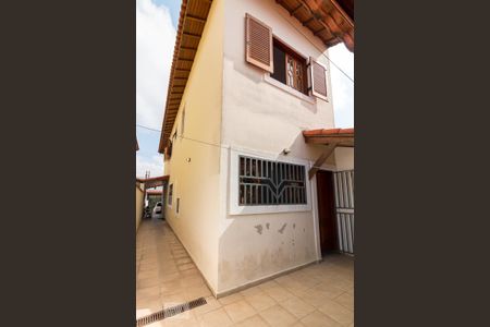 Casa à venda com 154m², 3 quartos e 2 vagasFachada da casa - fundos