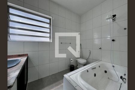 Casa à venda com 140m², 2 quartos e 2 vagasBanheiro