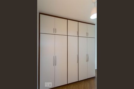 Apartamento à venda com 200m², 3 quartos e 3 vagasSuíte - Armários