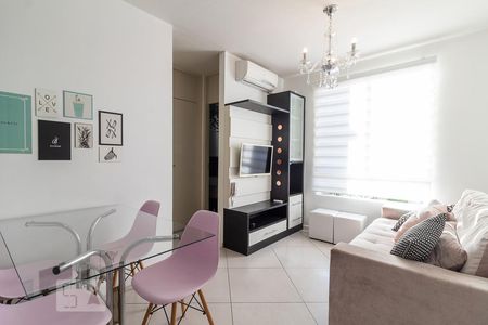 Sala de apartamento para alugar com 2 quartos, 52m² em Mário Quintana, Porto Alegre