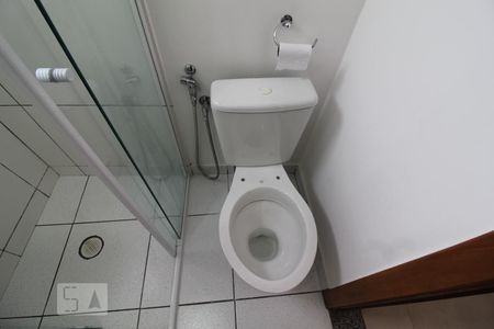 Banheiro de kitnet/studio para alugar com 1 quarto, 40m² em Nova Gerty, São Caetano do Sul