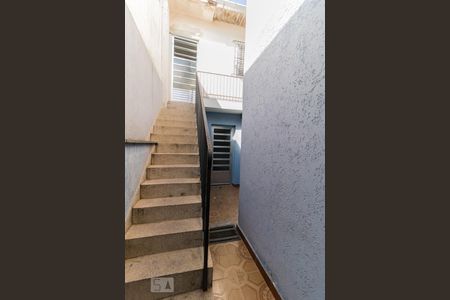 Casa para alugar com 250m², 3 quartos e 2 vagasEscada