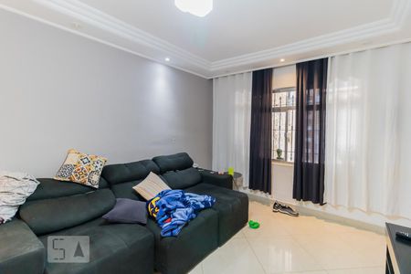 Sala de casa à venda com 3 quartos, 250m² em Jardim Laone, São Paulo